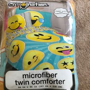 Twin comforter